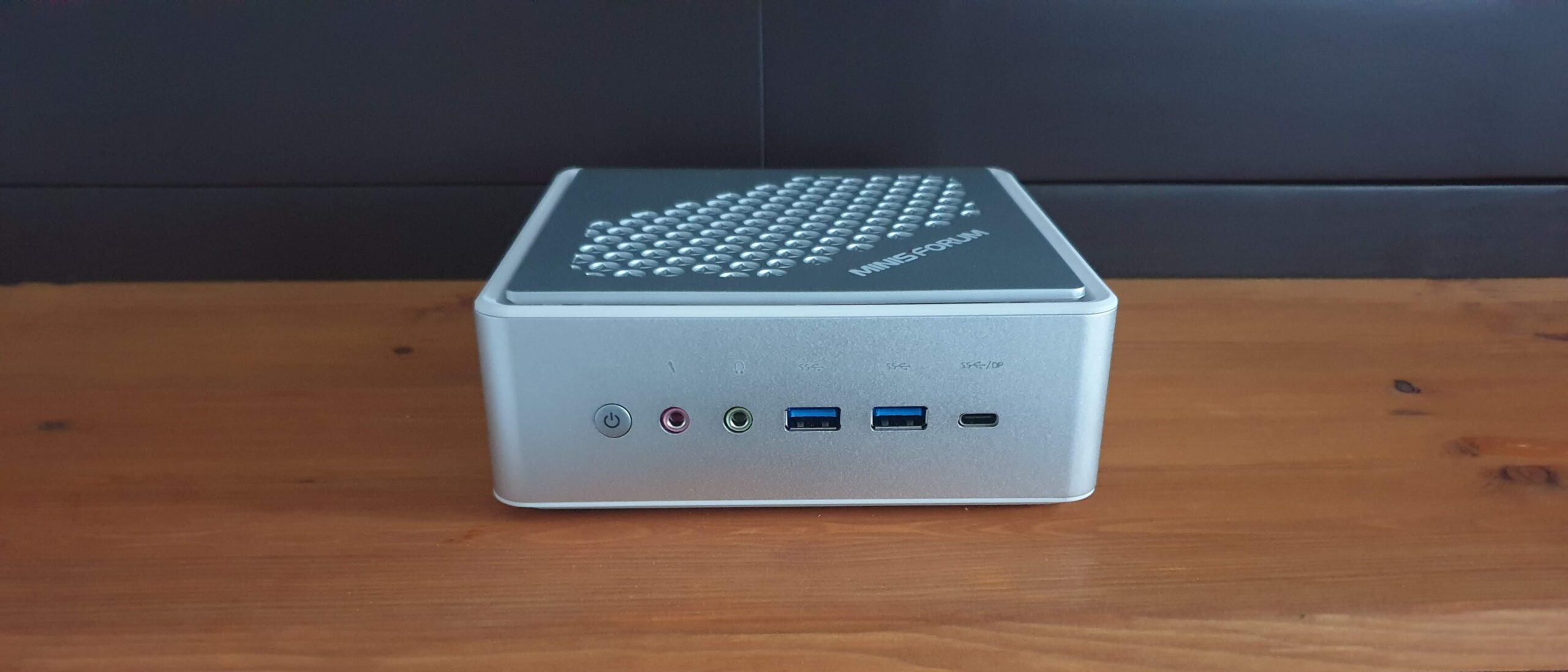 Minisforum EliteMini HM90 mini PC workstation review